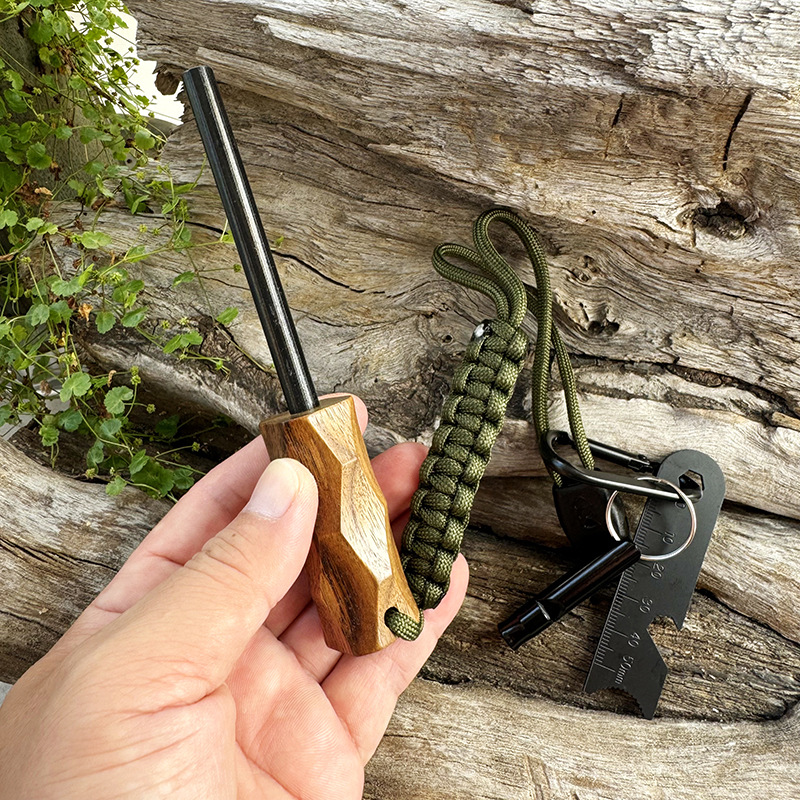 新しい屋外用フリント式ファイヤースターター、木製ハンドル付き - Magnesium Fire Starter のレビューと価格